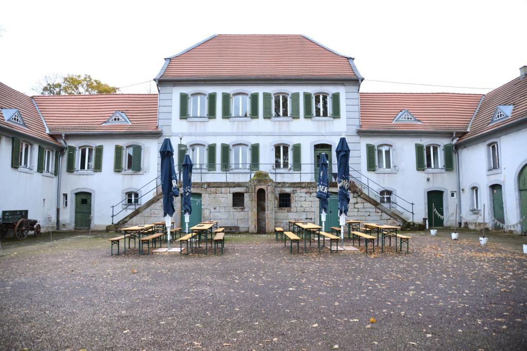 Jagdschloss Karlsbrunn Die Filmmotivdatenbank für das Saarland